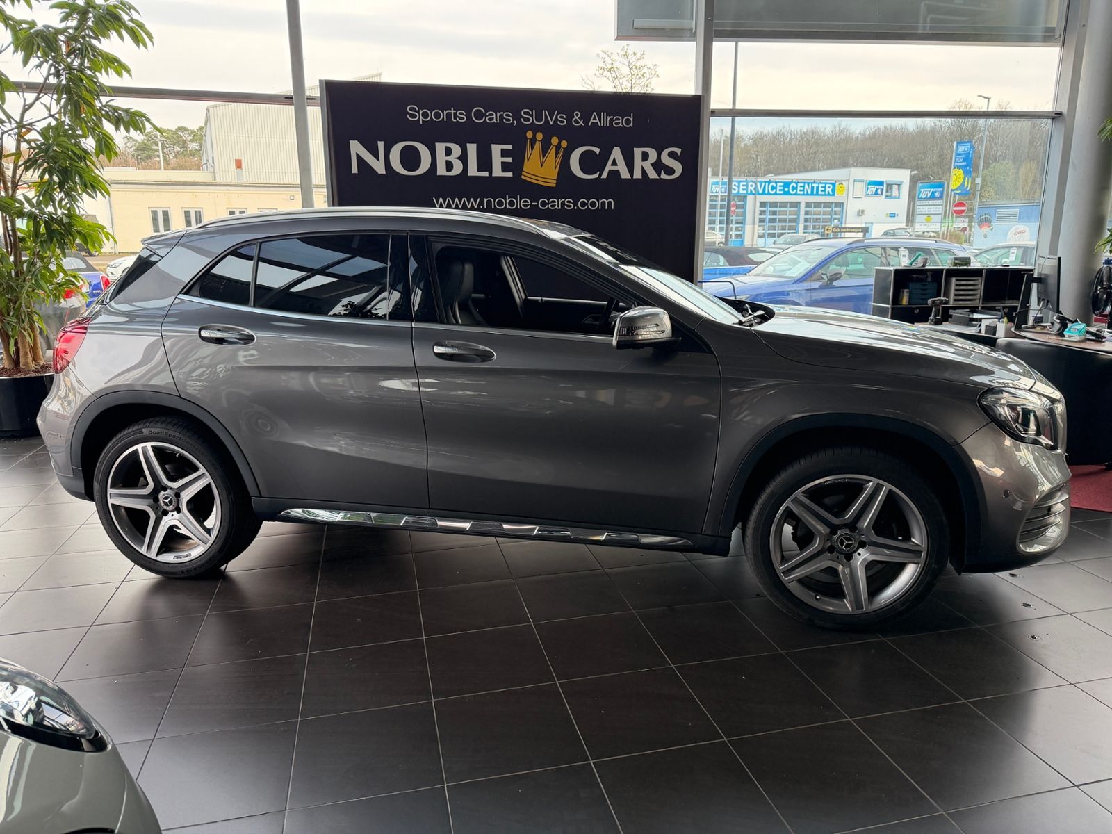 Fahrzeugabbildung Mercedes-Benz GLA 250 4Matic AMG-Line 360° LED SHZ NAVI