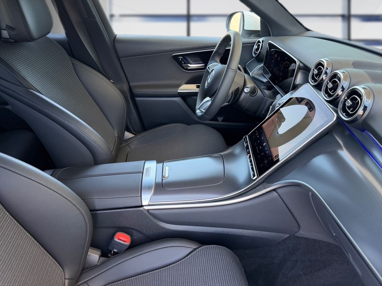Fahrzeugabbildung Mercedes-Benz GLC 200 4M AVANTGARDE+AHK+FERNL.ASS+NAVI+LED+SHZ