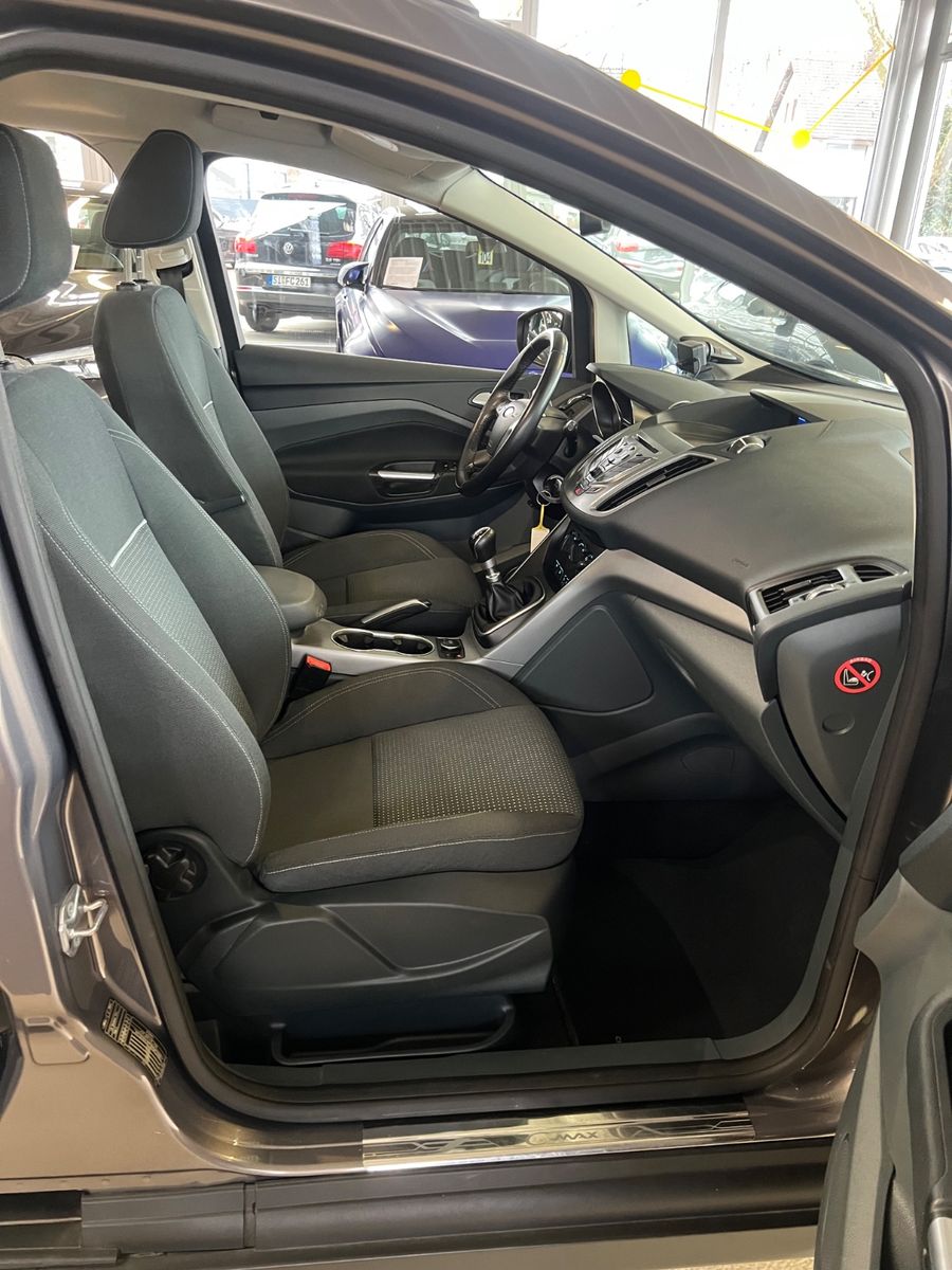 Fahrzeugabbildung Ford Grand C-MAX 1.6 Champions Edition