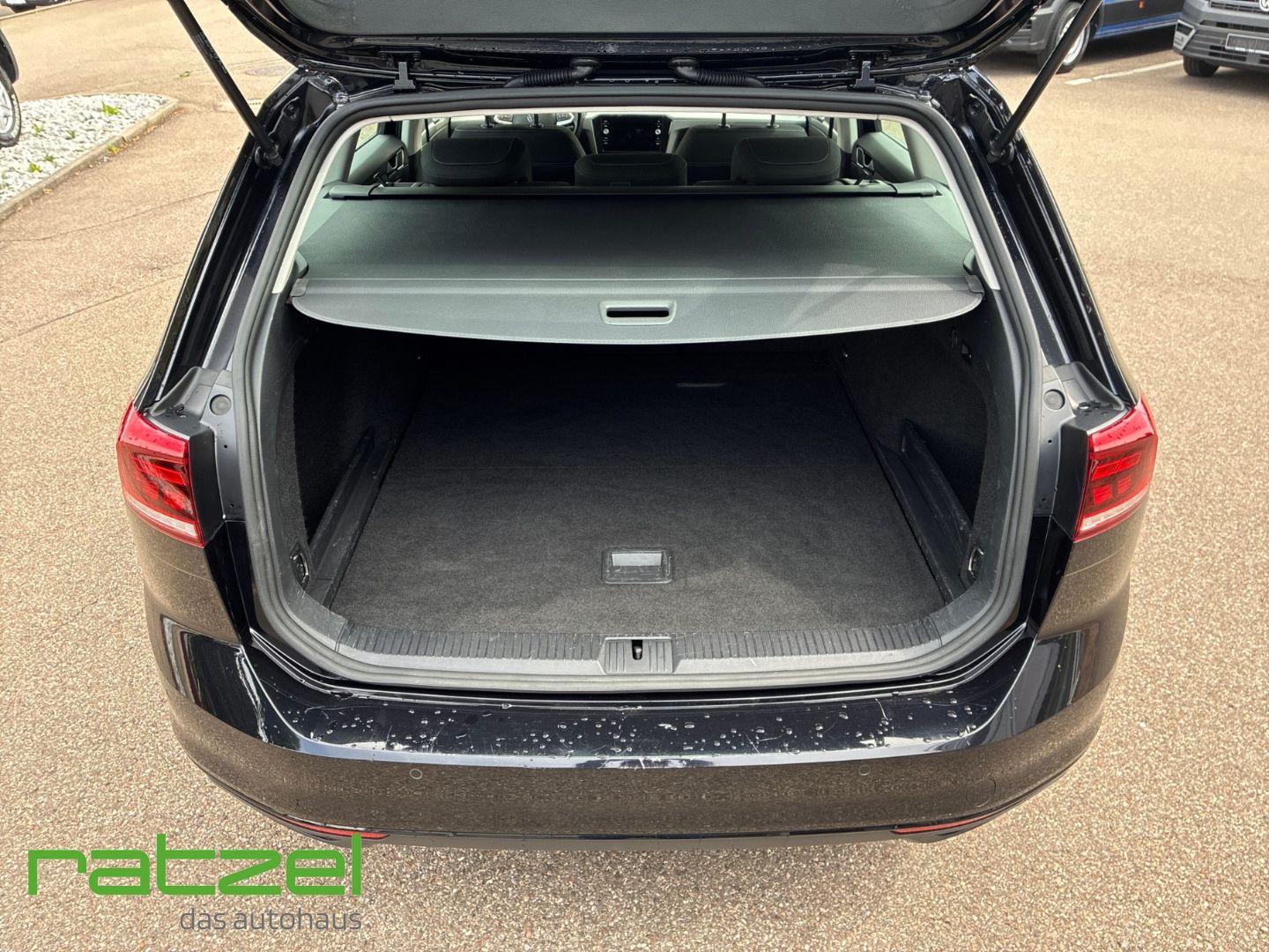 Fahrzeugabbildung Volkswagen Passat Variant 2.0 TDI DSG Business AHK-klappbar