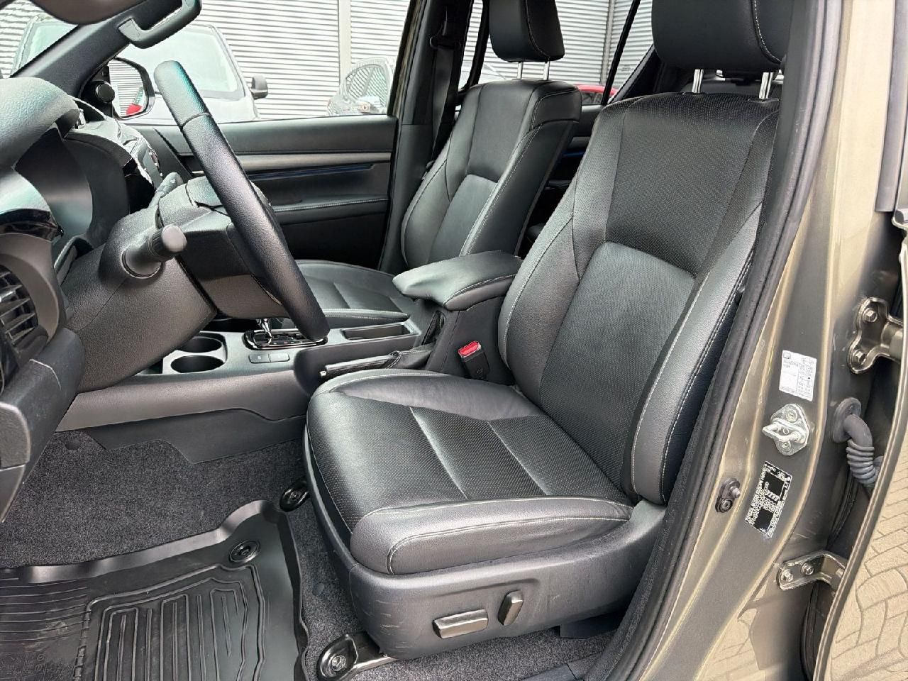 Fahrzeugabbildung Toyota Hilux Double Cab Invincible 4x4