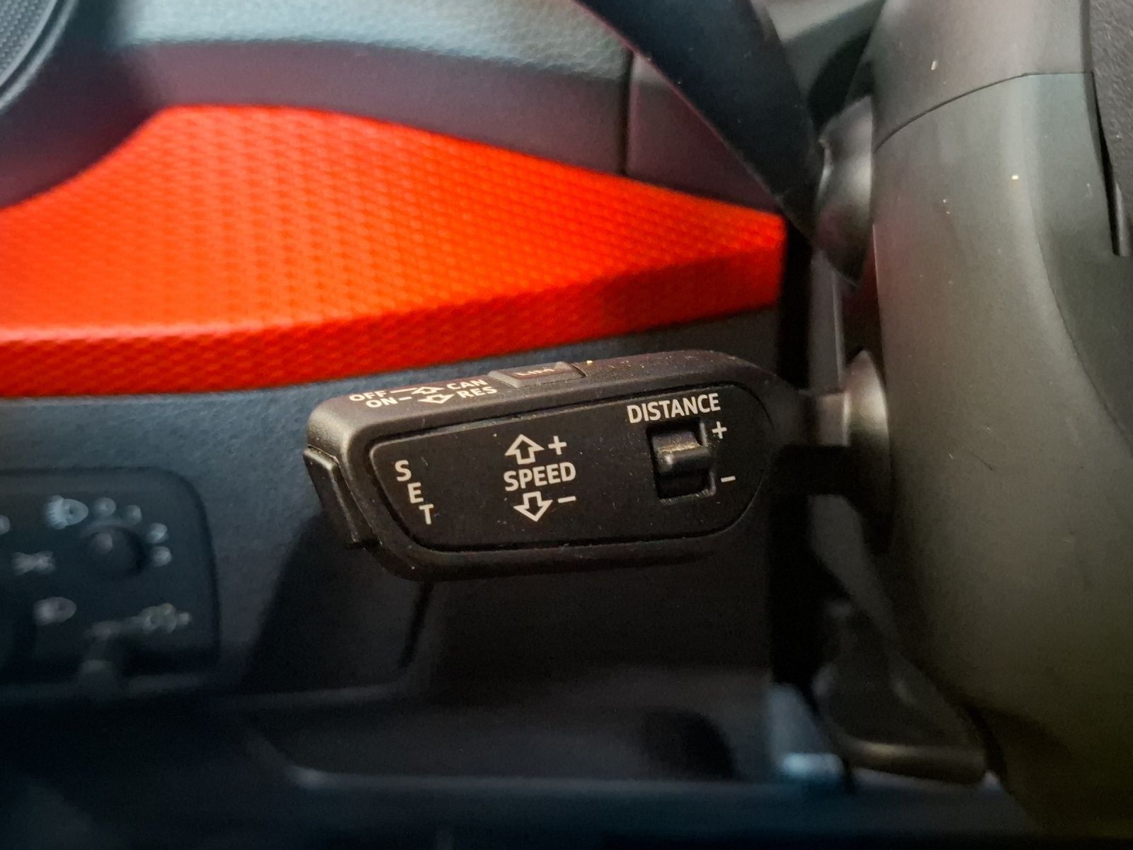 Fahrzeugabbildung Audi Q2 TFSI quattro S-Line Navi AVC ACC PDC SHZ APP