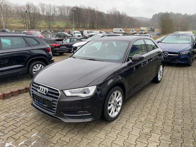 Audi A3 Ambiente Xenon ,AHK , SH