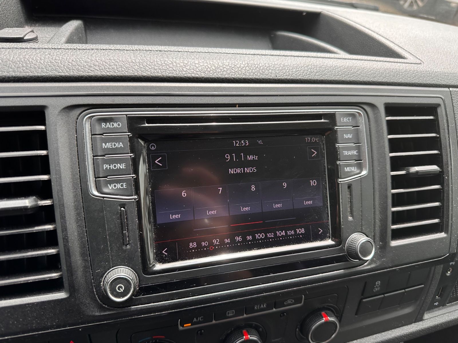 Fahrzeugabbildung Volkswagen T6 Multivan 2.0 TDI 4Motion DSG AHK/Navi/APP