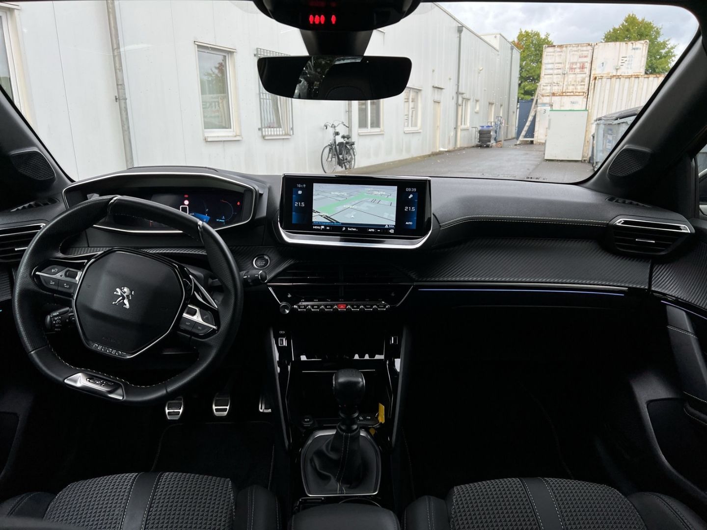 Fahrzeugabbildung Peugeot 208 GT 1.2 PureTech 100 Navi SHZ CarPlay
