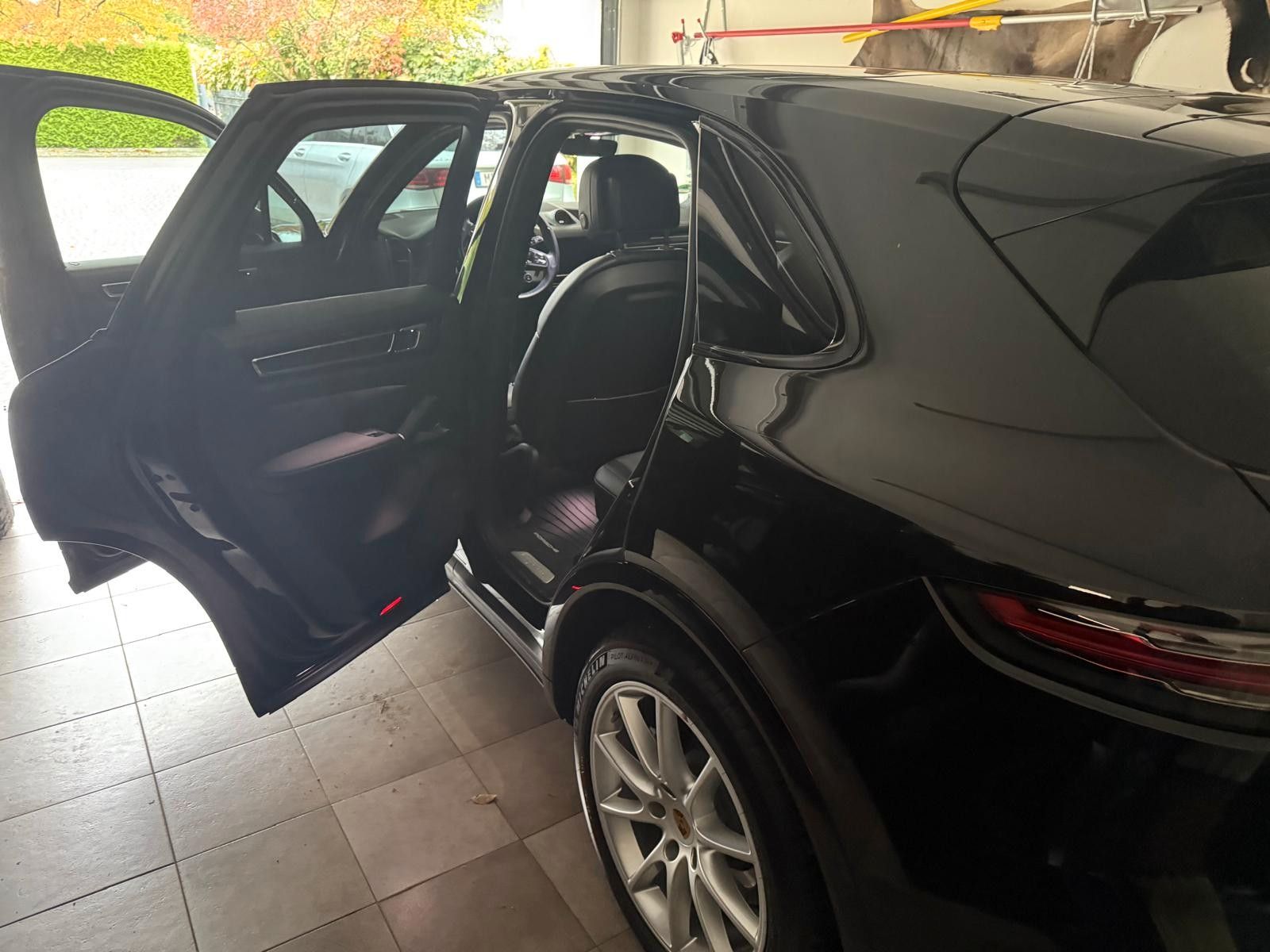 Fahrzeugabbildung Porsche Cayenne Turbo Matrix*Hinterachslenkung*Garantie
