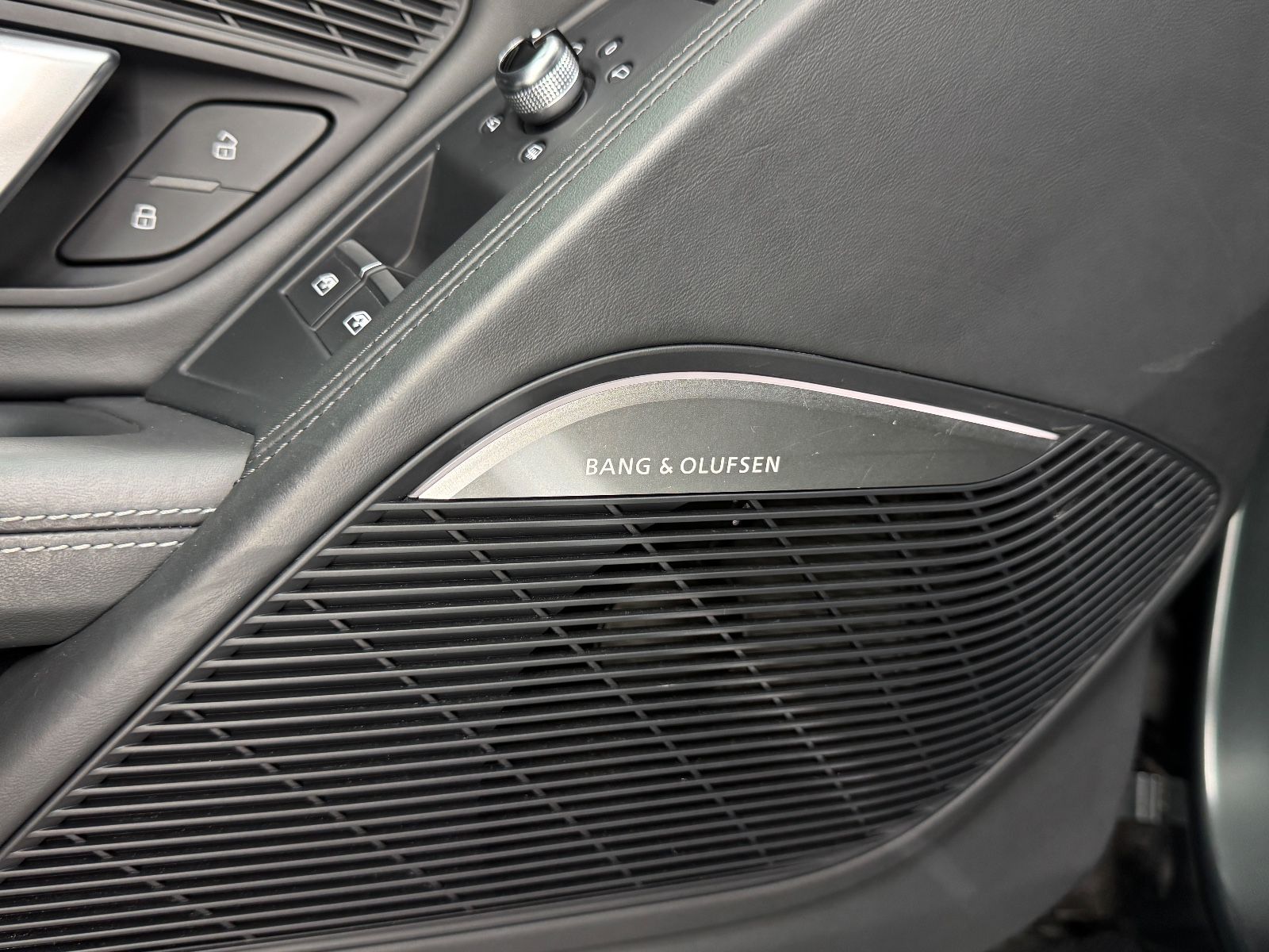 Fahrzeugabbildung Audi R8 Coupe 5.2 FSI V10 plus|CARBON|VOLL