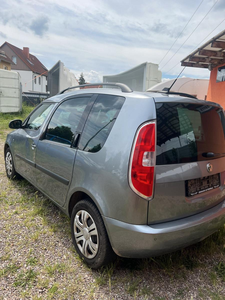 Skoda Roomster 2011 — engine 1.598 cm³, 105 HP (77kW)