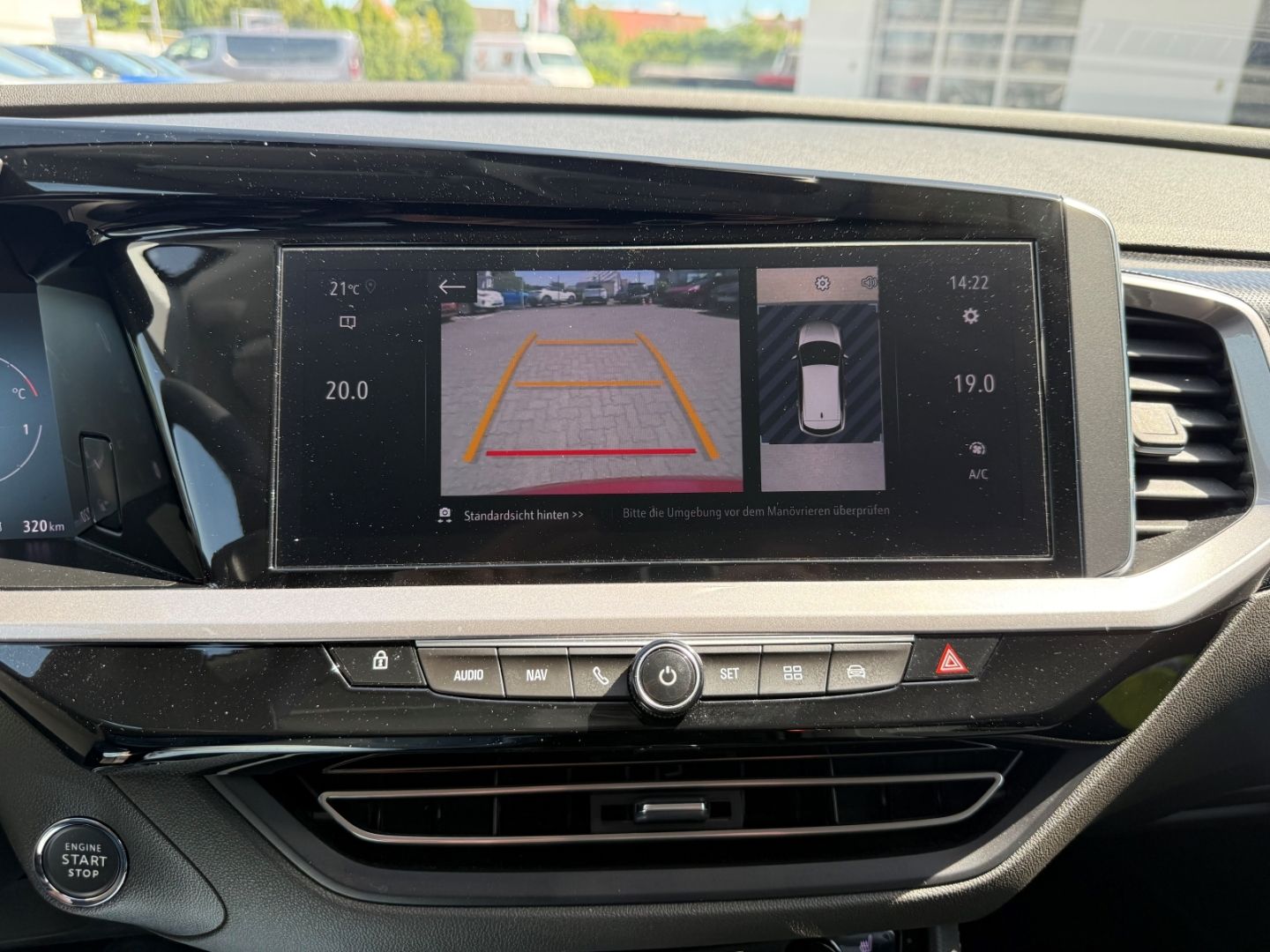 Fahrzeugabbildung Opel Grandland Ultimate 1,2T Navi+Leder+Sitzbelüftung