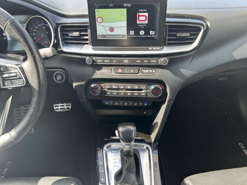 Fahrzeugabbildung Kia Ceed SW 1.6 CRDi DCT Platinum Edition