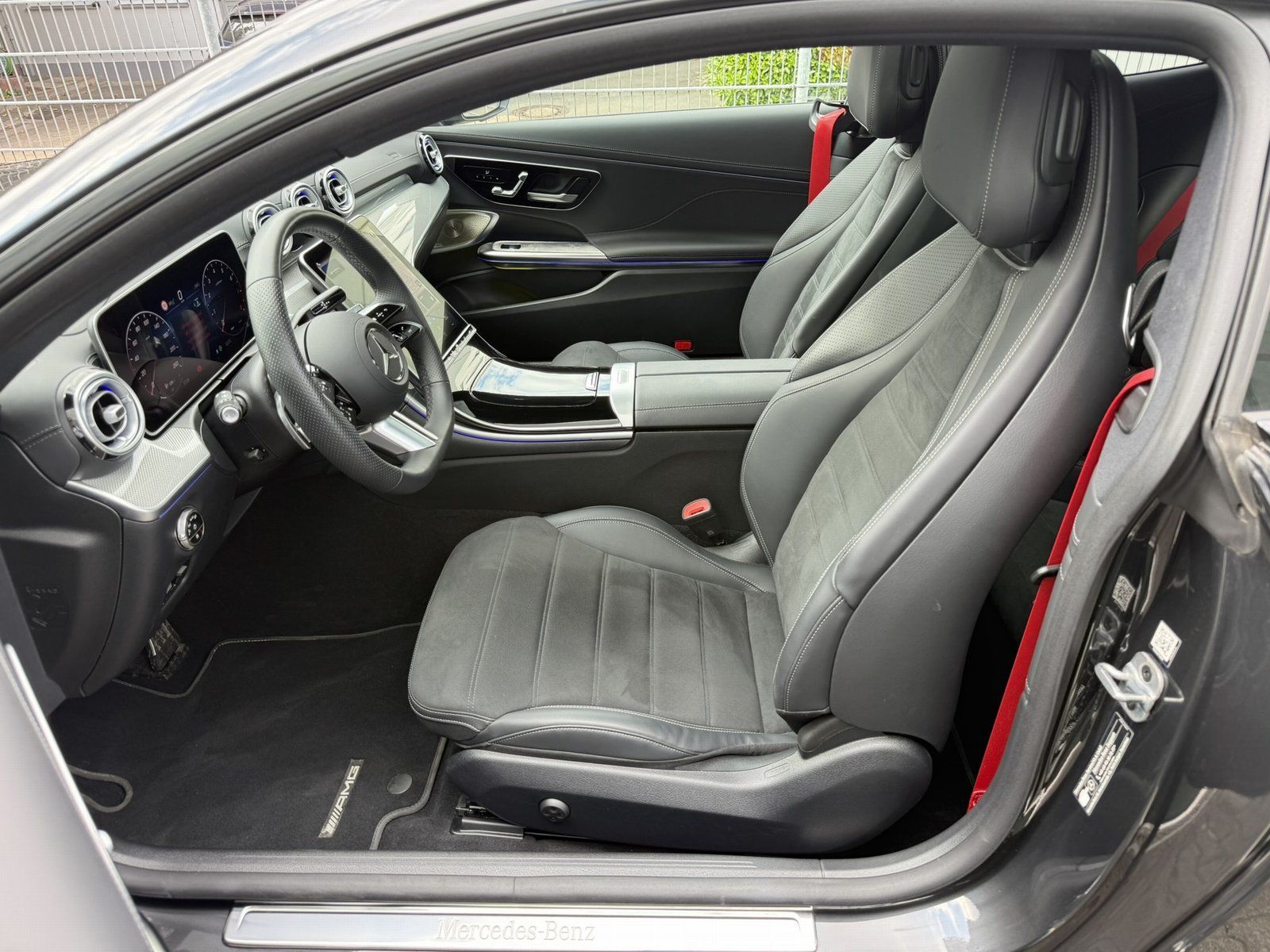 Fahrzeugabbildung Mercedes-Benz CLE 300 AMG*HEAD-UP*BURMESTER*PANO*20"ZOLL*MEMOR