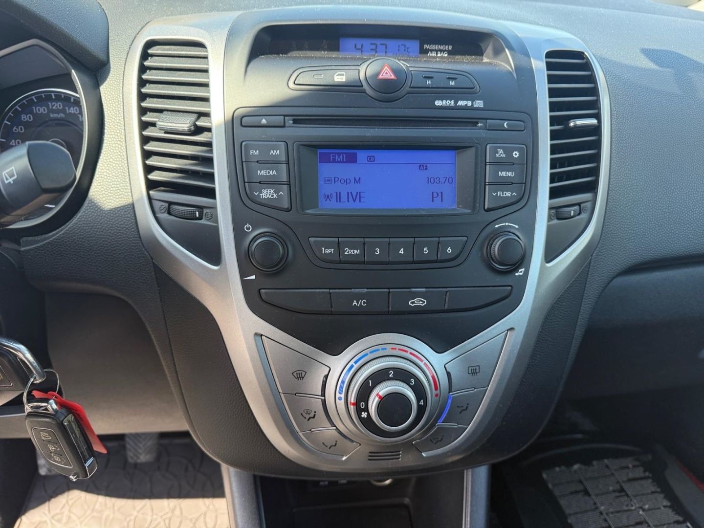 Fahrzeugabbildung Hyundai ix20 Comfort Plus 90 1.4 CRDI ALLWETTER+PDC+KLIM