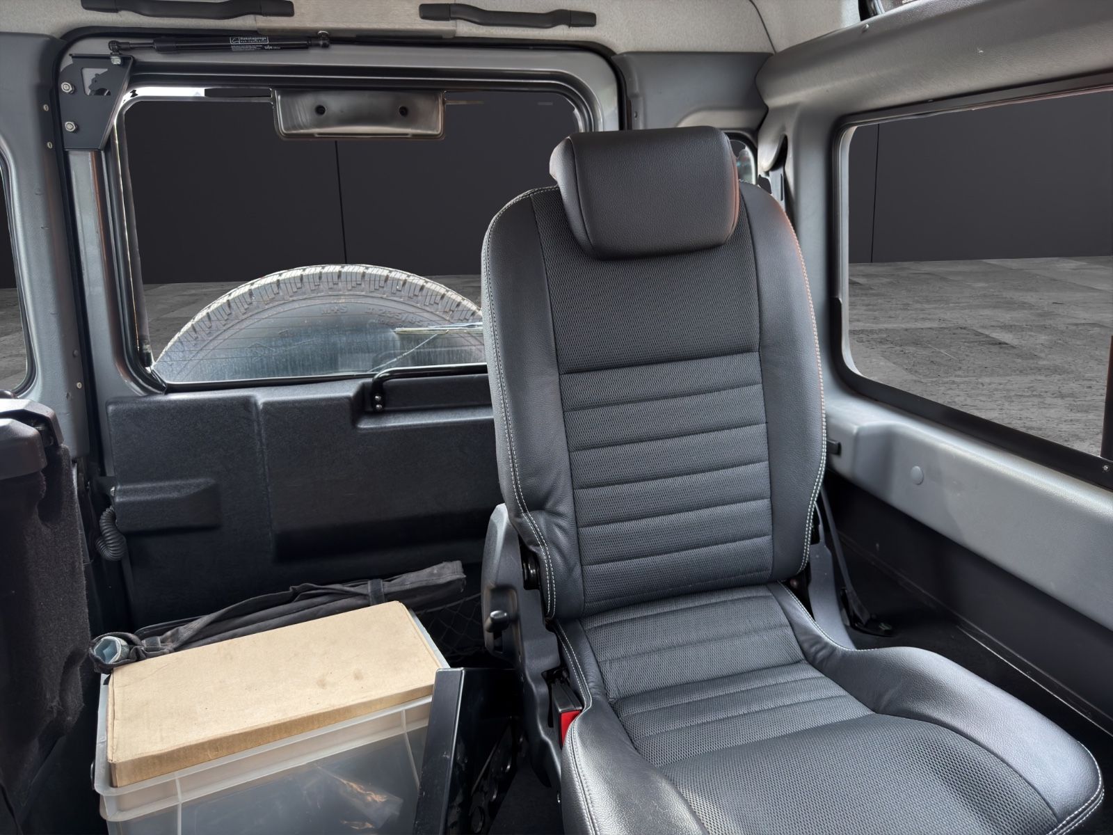 Fahrzeugabbildung Land Rover Defender 90 SE Station Wagon Seilwinde Klima