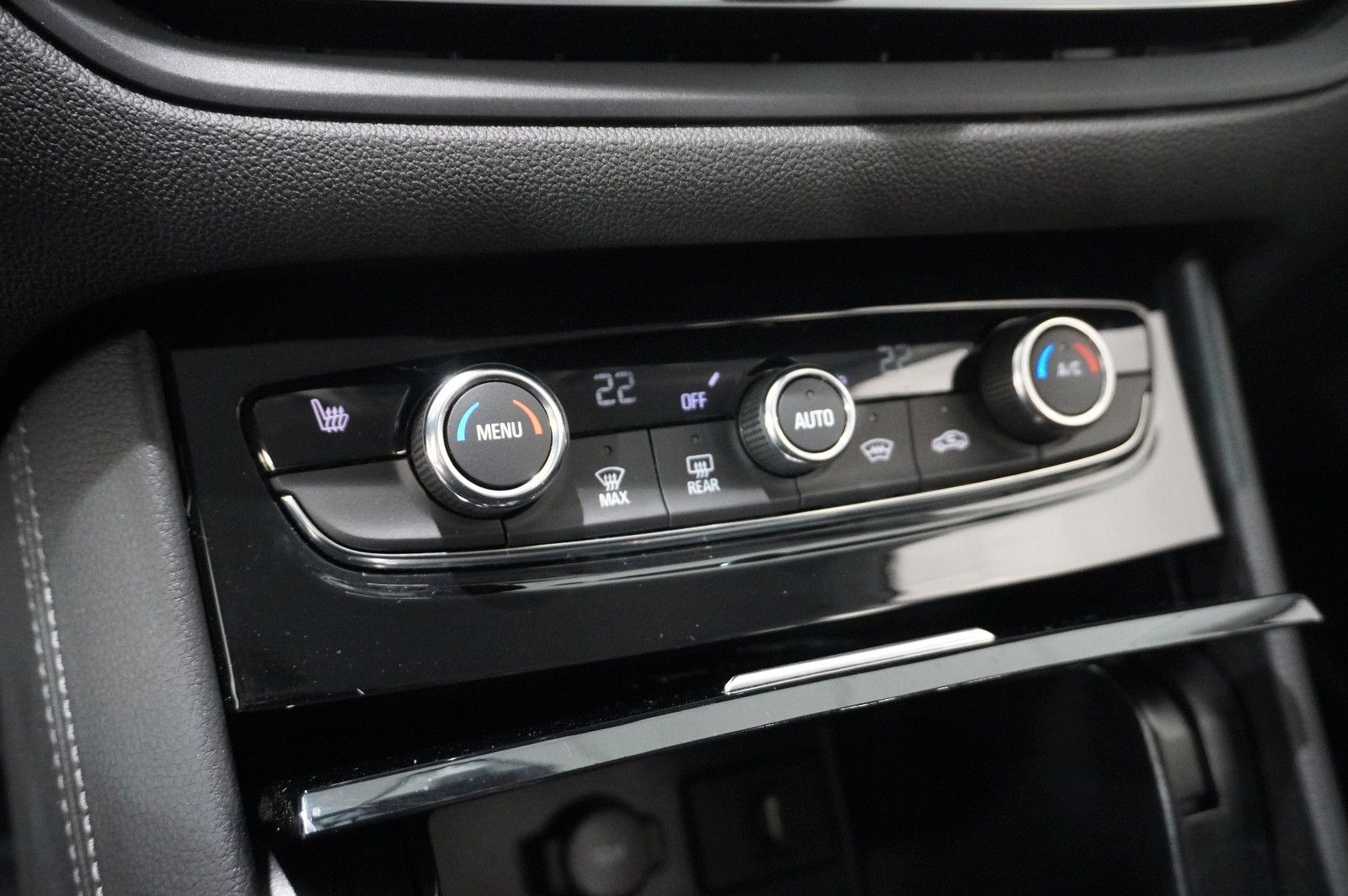 Fahrzeugabbildung Opel Grandland (X) ULTIMATE 4HYBRID NAVI/LED/SPORT/SH