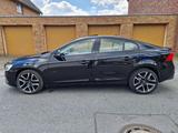 Volvo S60 T5 R Design 4x4/3Jhr.Garantie+TÜV+Inspktn ne - Volvo S60 mit Benzin-Antrieb: Limousine