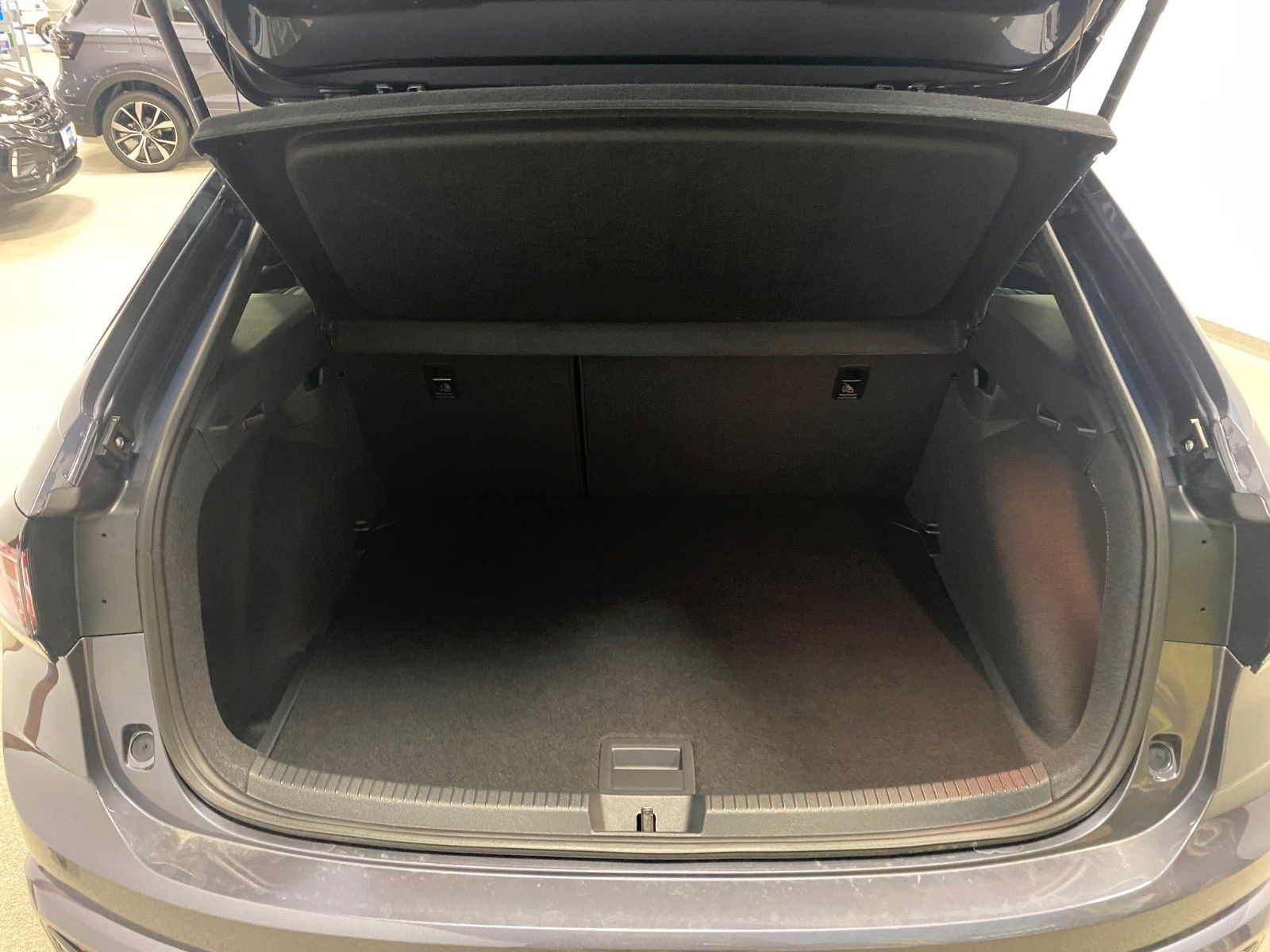 Fahrzeugabbildung Volkswagen Taigo 1.5 TSI DSG R-LINE+Black Style+ACC+Matrix+