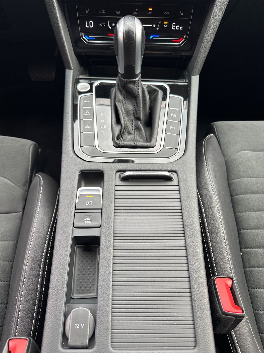 Fahrzeugabbildung Volkswagen Passat Variant 1.4 TSI DSG GTE R-Line NAV+LED