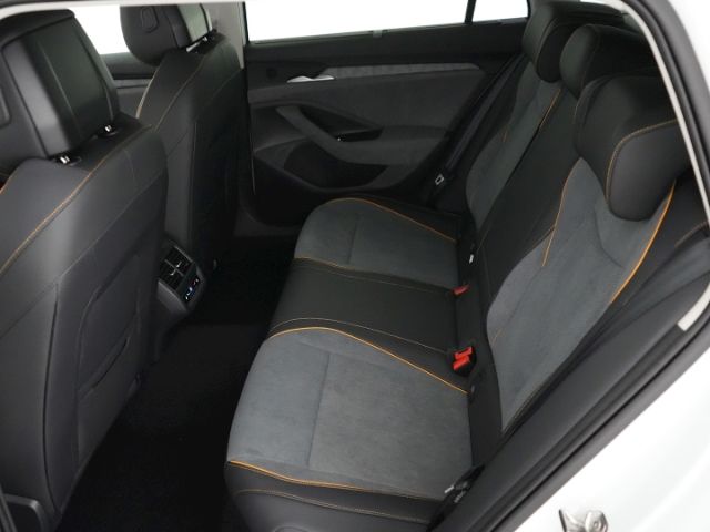 Superb COMBI SELECTION iV DSG+AHK+NAVI+SITZ-/LEN