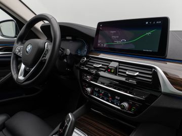 Fahrzeugabbildung BMW 530e xD Tour Luxury Line ACC HUD Pano Laser 360°
