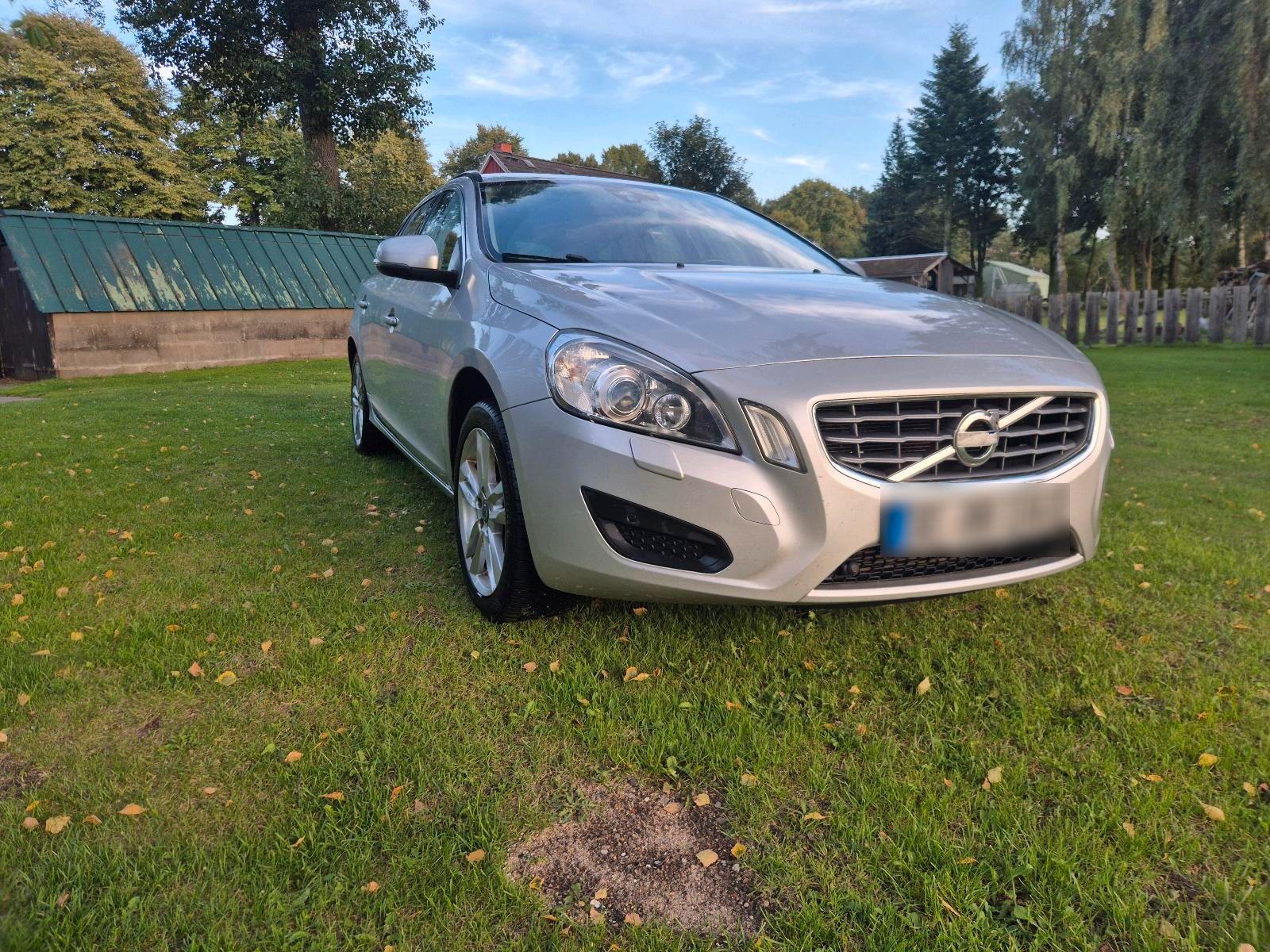 Volvo V60 2012 — interior
