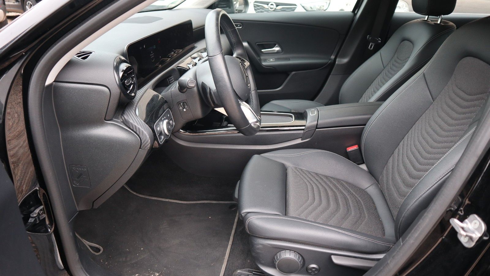 Mercedes-Benz A 200 D Navi Leder Kamera 1.Hand SHZ MOD.2025 foto 5