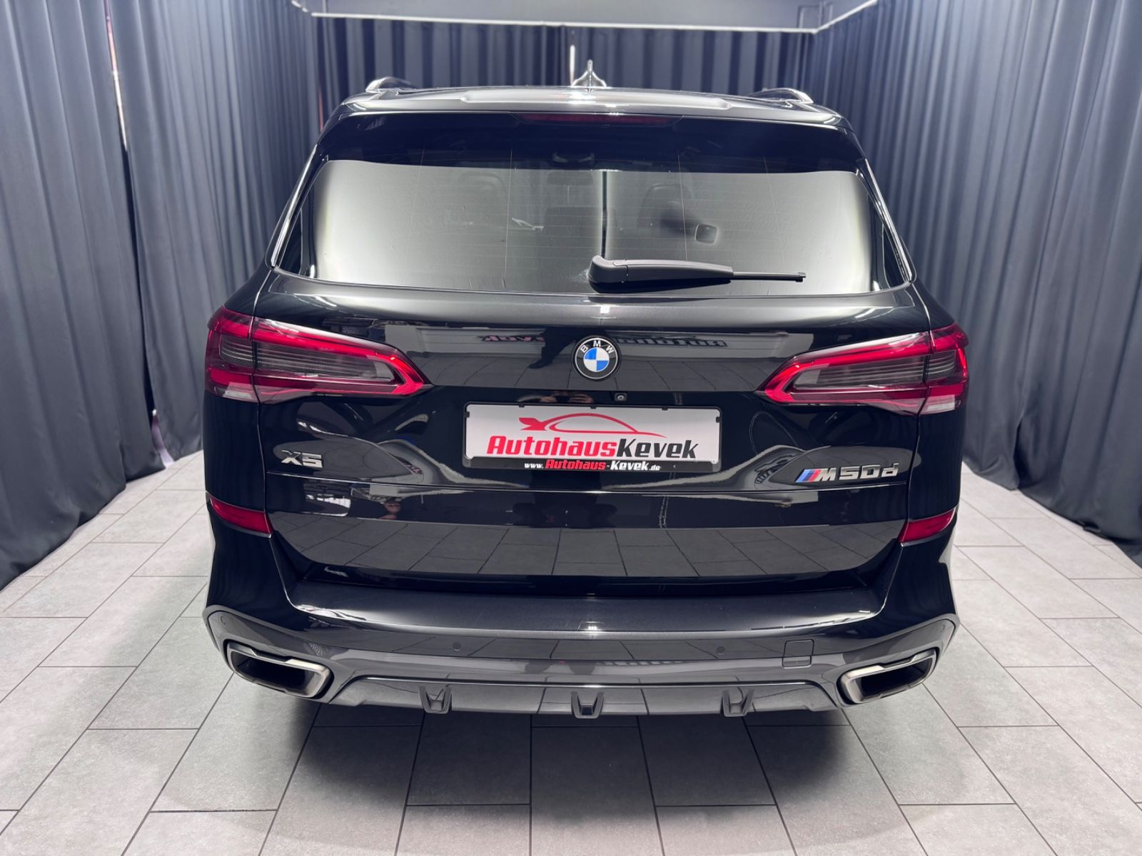 Fahrzeugabbildung BMW X5 M50d|BOWERS|LASER|PANO|MASSAGE|AHK|22-ZOLL|