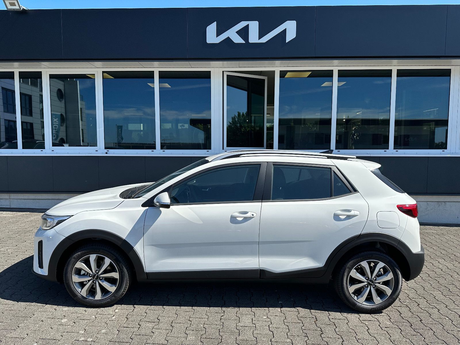 Fahrzeugabbildung Kia Stonic  1.0T 100 PS DCT VISION Navi Sitzhzg.