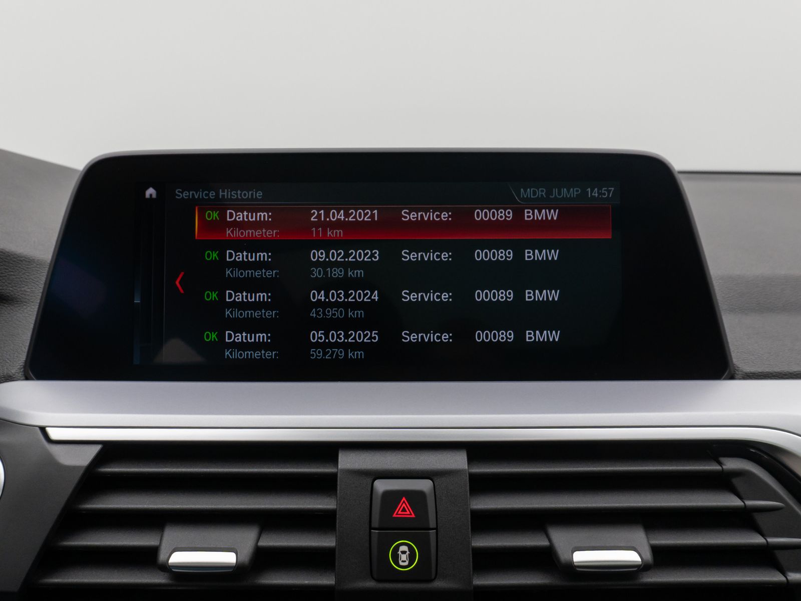 Fahrzeugabbildung BMW X3 xD30e Panorama Kamera DAB HiFi WLAN Stop&Go