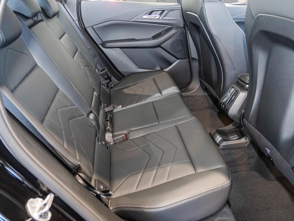 BMW 218 - Bild 14