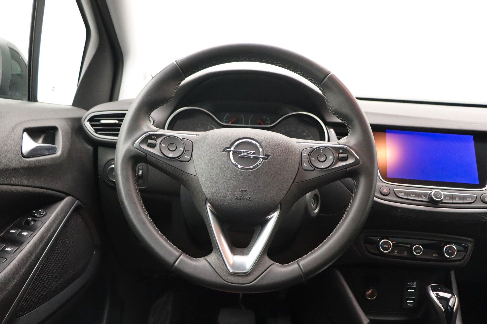 Fahrzeugabbildung Opel Crossland 1.2 Elegance PANO LED NAVI