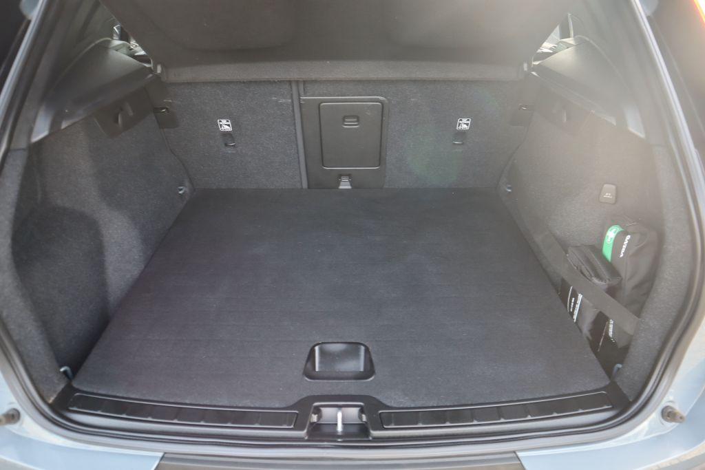 Volvo XC40 T3 Geartronic Momentum Pro|AHK|NAVI|R-CAM|