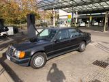 Mercedes-Benz Mercedes W124 260 E, schwarz Automatik, H Kennz. - Mercedes-Benz 260 aus 1987