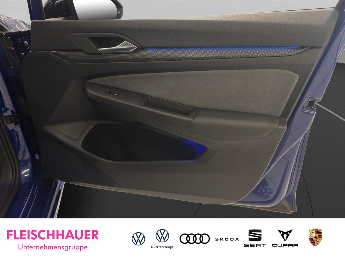 Volkswagen Golf VIII R 2.0 TSI 4M Matrix Navi Pano 270km h foto 19