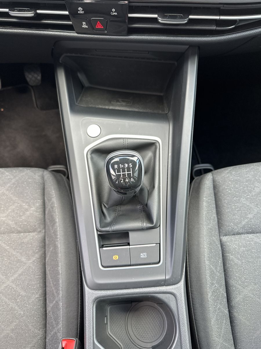 Fahrzeugabbildung Volkswagen Golf 1.5 TSI Life NAV+LED+CARPLAY+V-COCK+ACC+1HD