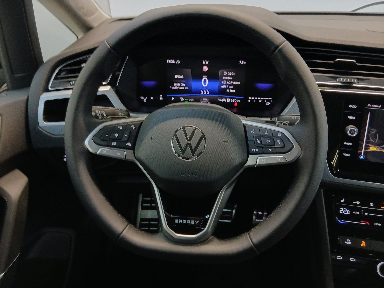 Fahrzeugabbildung Volkswagen Touran Energy 1,5 TSI DSG + AHK+Navi+LED+ Kamera