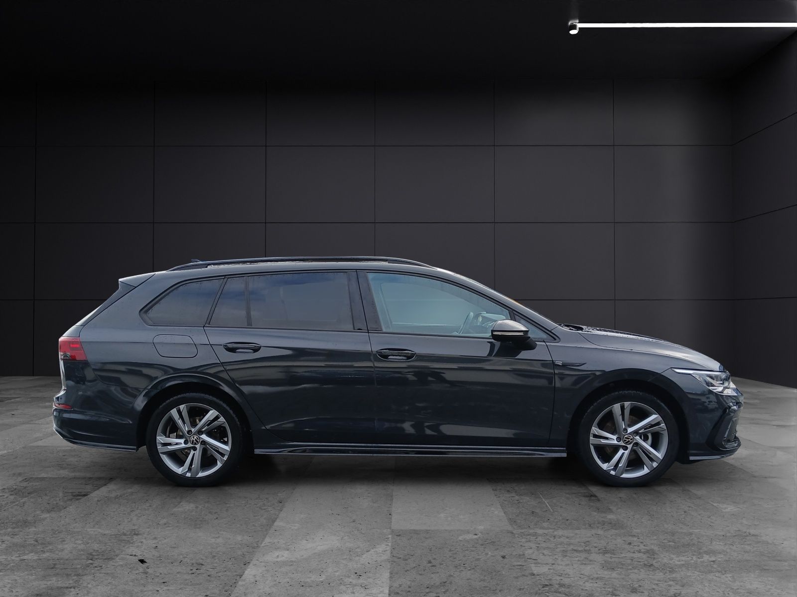 Fahrzeugabbildung Volkswagen Golf VIII Variant TSI R-Line LED AHK Navi AID AC