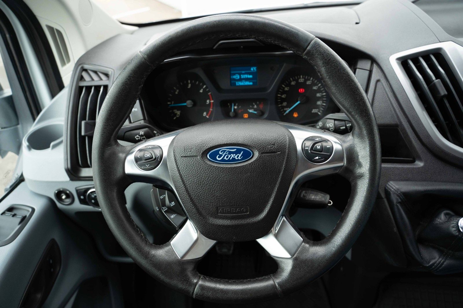 Fahrzeugabbildung Ford TRANSIT KASTEN 2.0 TDCI L2H2 PDC TEMP KLIMA ALLW