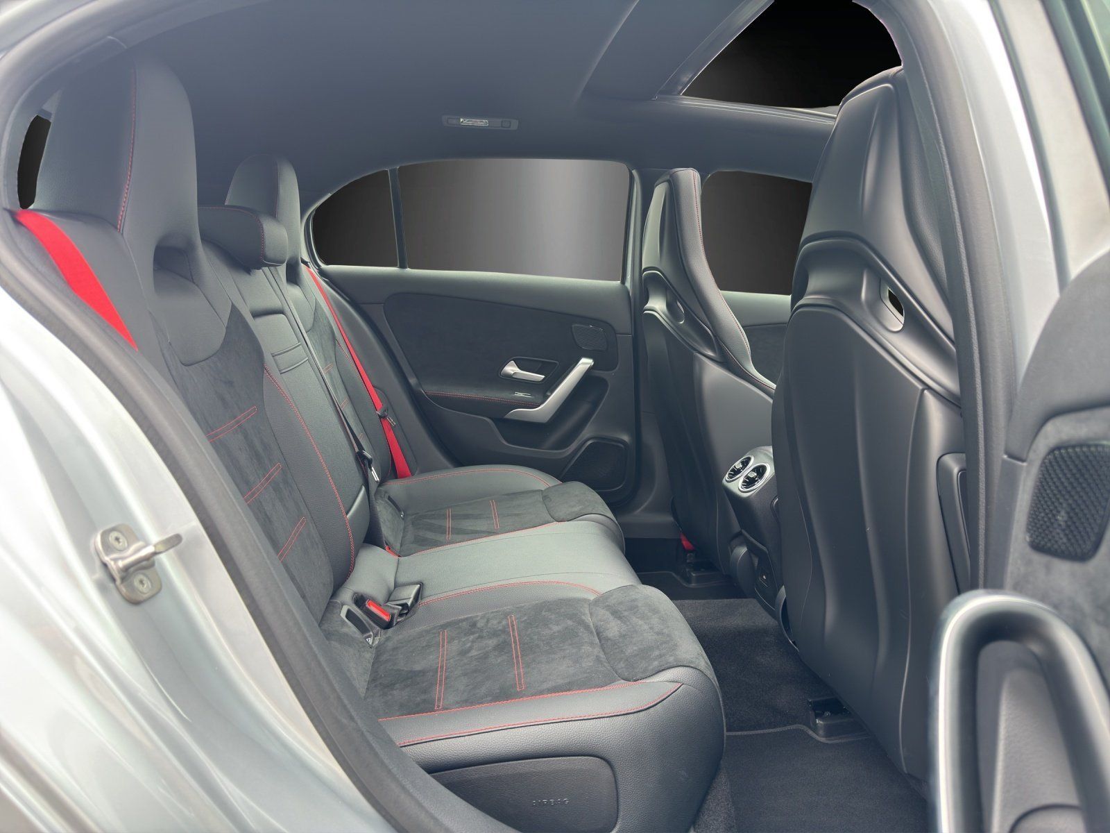 Fahrzeugabbildung Mercedes-Benz A35 AMG Prem Perf.Sitze DISTRO Standhz AHK Pano