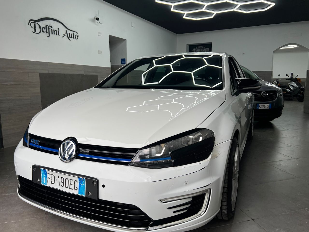 Volkswagen Golf - 1