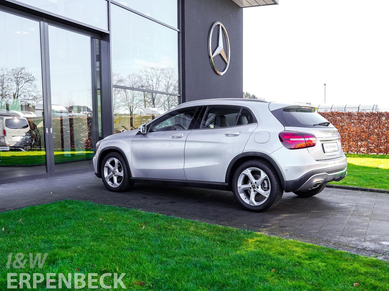 Fahrzeugabbildung Mercedes-Benz GLA 180 Sport Utility Vehicle Ambiente Tempomat