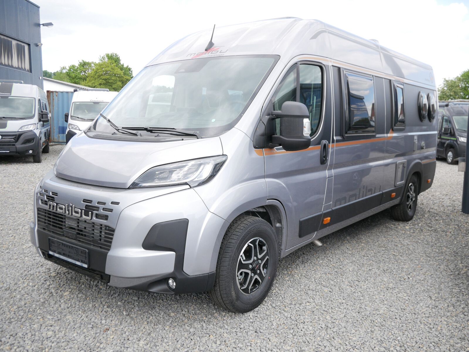 Fahrzeugabbildung Malibu Van first class - two rooms 640 LE RB D6E,Navi