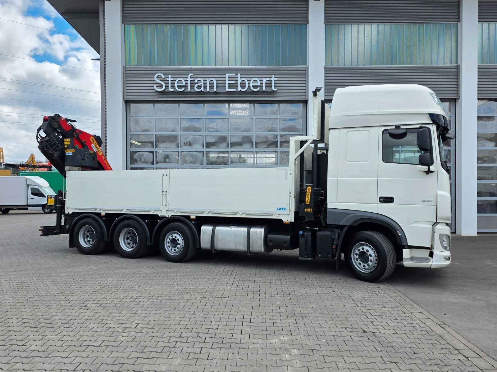 Fahrzeugabbildung DAF XF 530 8x2 Palfinger PK 34002 SH+JIB+Winde Funk