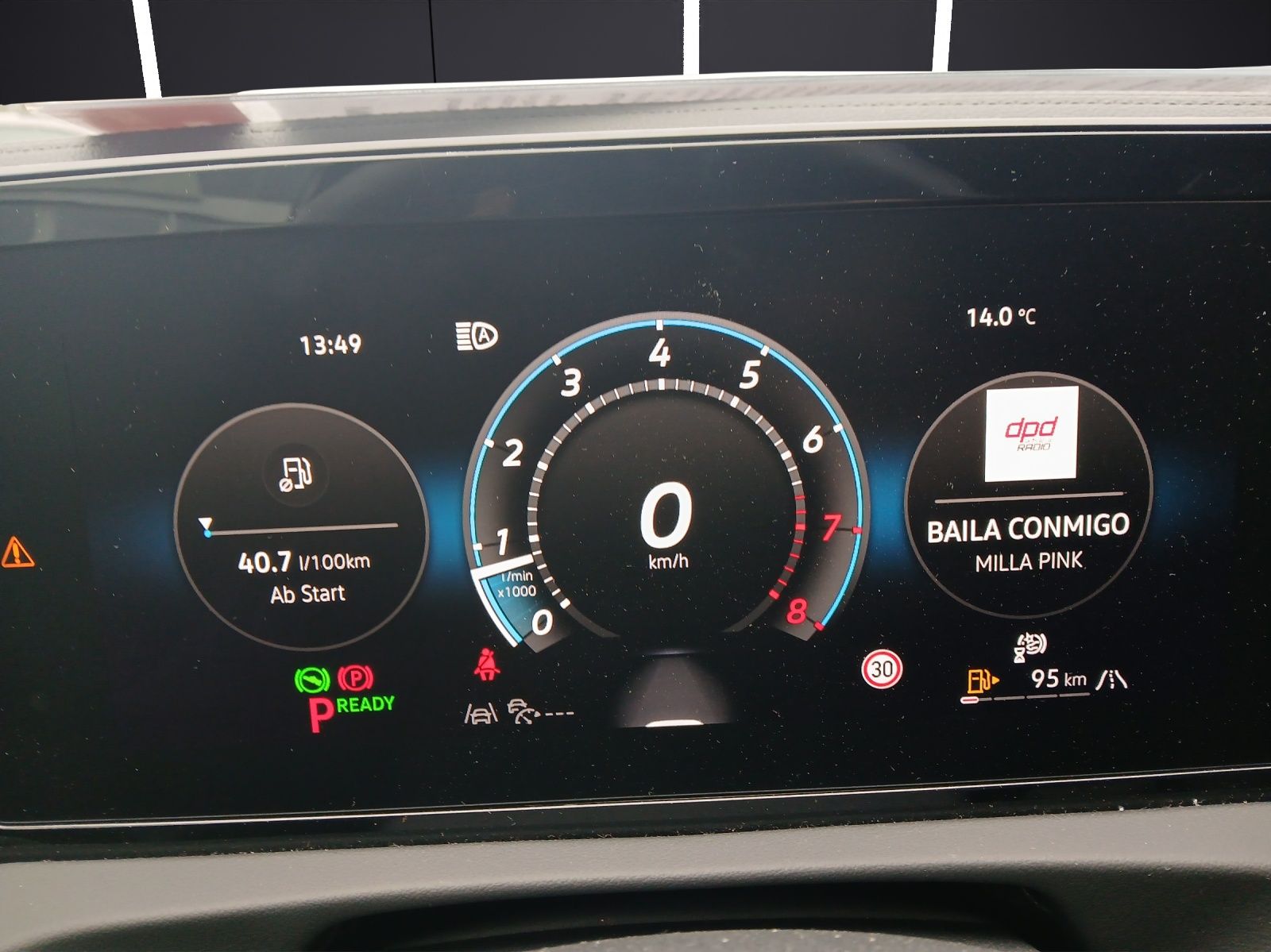 Fahrzeugabbildung Volkswagen Tiguan eTSI Life DSG LED AHK Navi AID ACC RFK SH