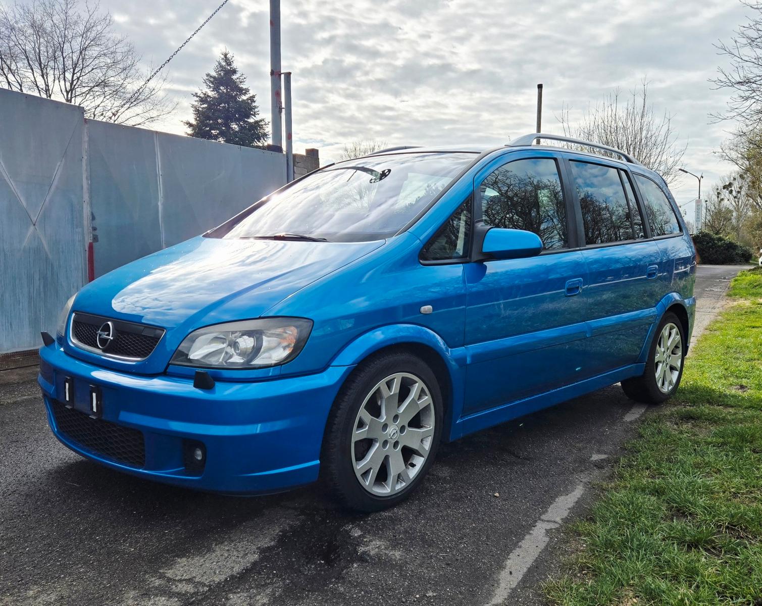Opel Zafira 2.0 Turbo OPC