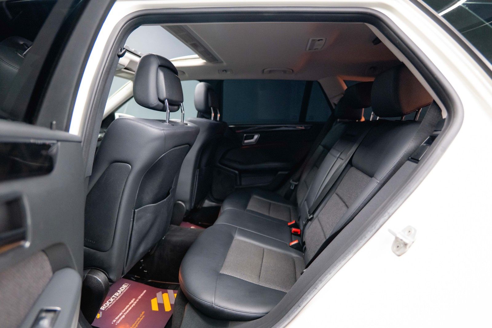 Fahrzeugabbildung Mercedes-Benz E 220 T CDI BlueEfficiency Avantgarde *Bi-Xenon*