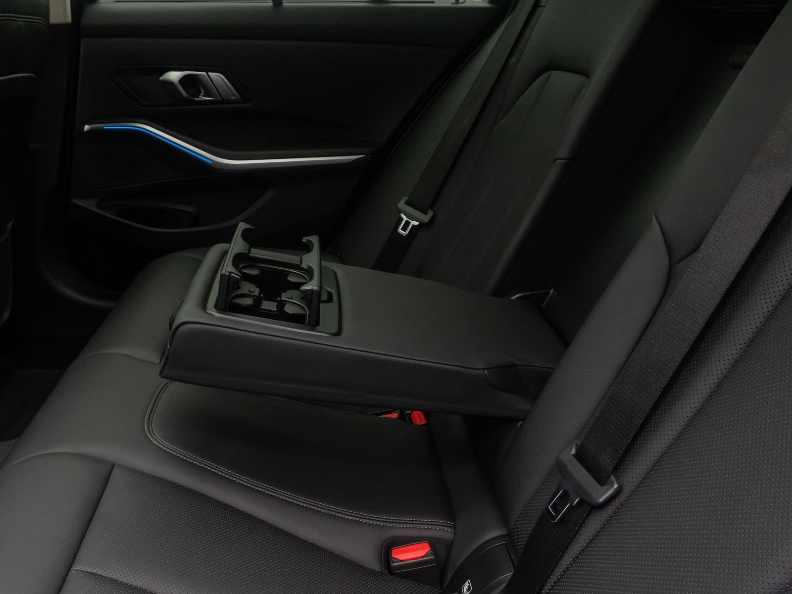 Fahrzeugabbildung BMW 320e Luxury Line Laser DAB HiFi Panorama Kamera