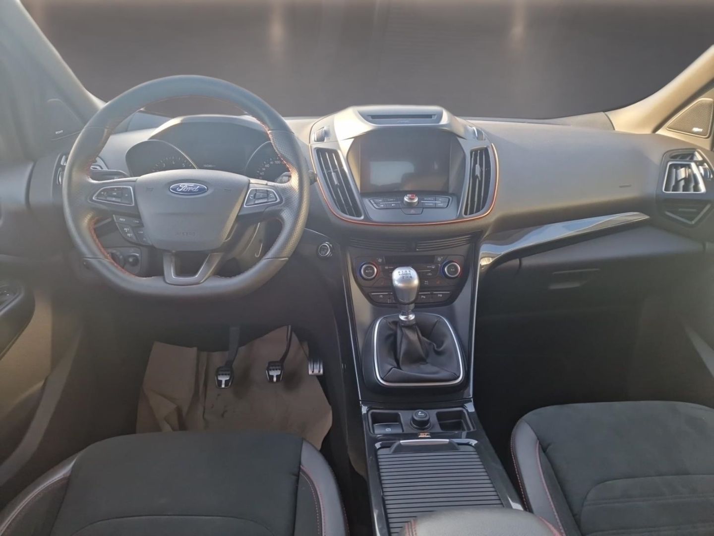 Fahrzeugabbildung Ford Kuga ST-Line, AHK, Xenon,Navi,Winterpaket