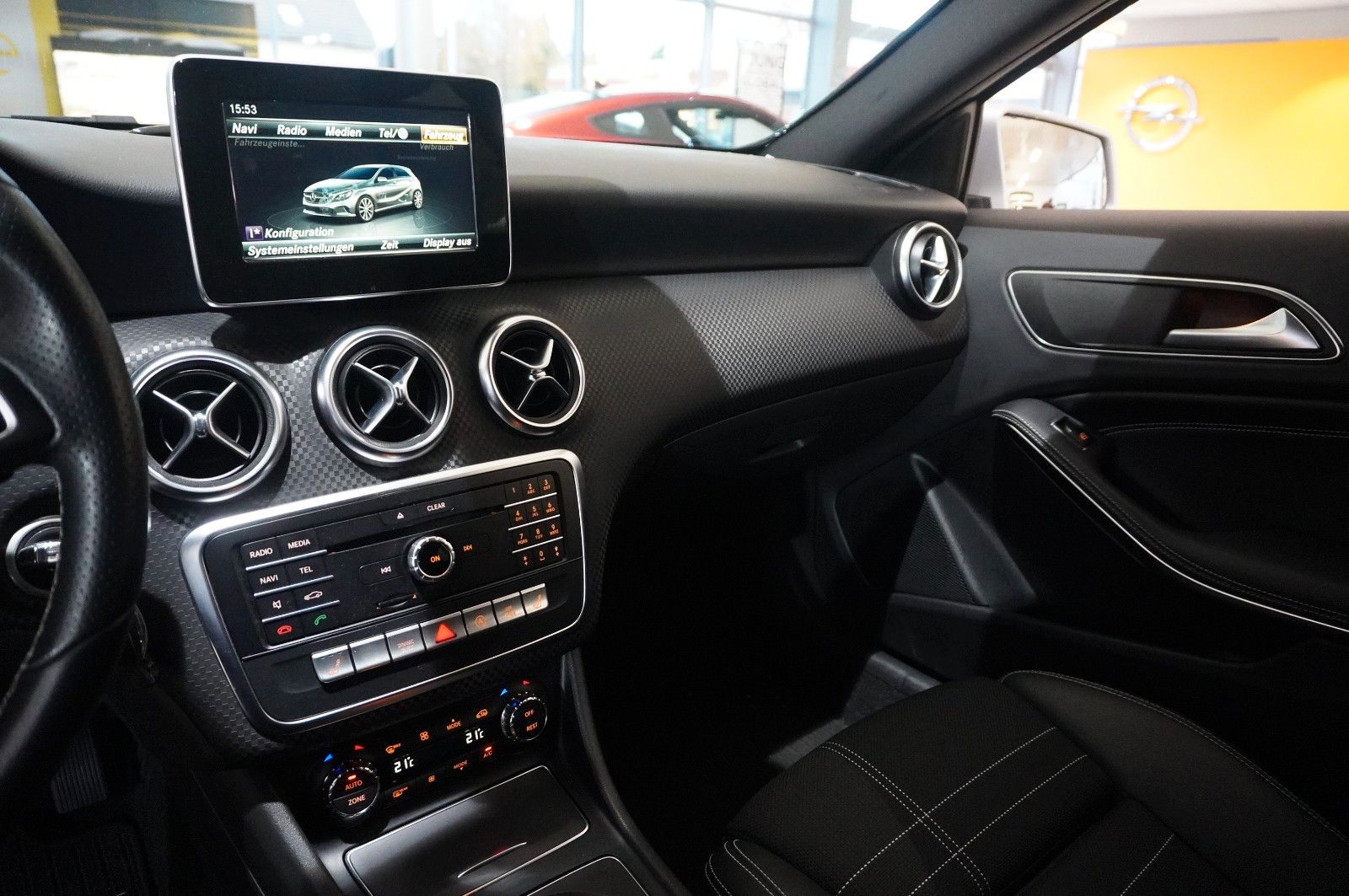 Fahrzeugabbildung Mercedes-Benz A 220 CDI BLUEFFI. NAVI/LED/KAMERA/SHZ/SPORT/AHK