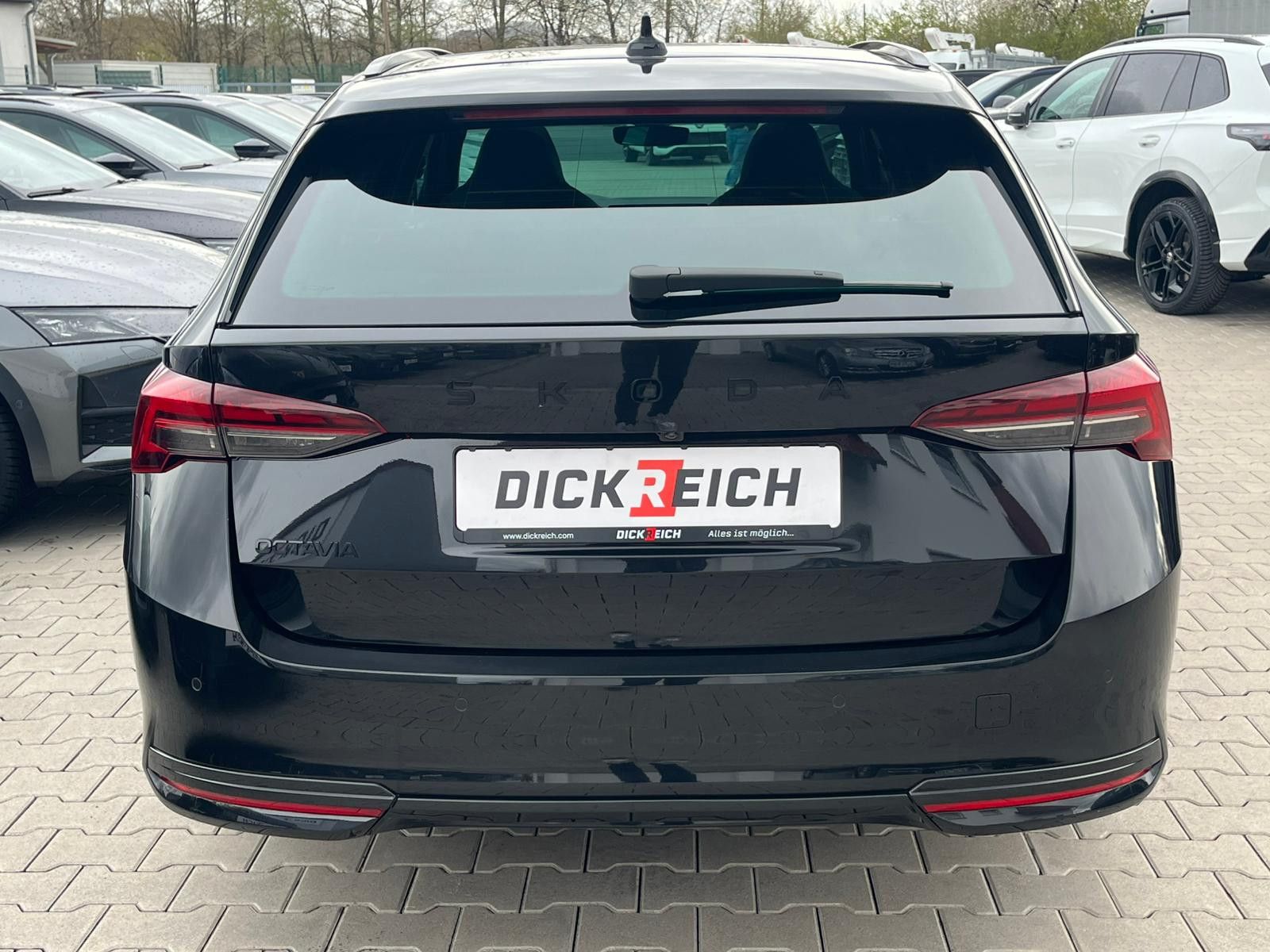 Fahrzeugabbildung SKODA Octavia 2.0 DSG Sportline MATRIX*PANO*CANT.*5J.G