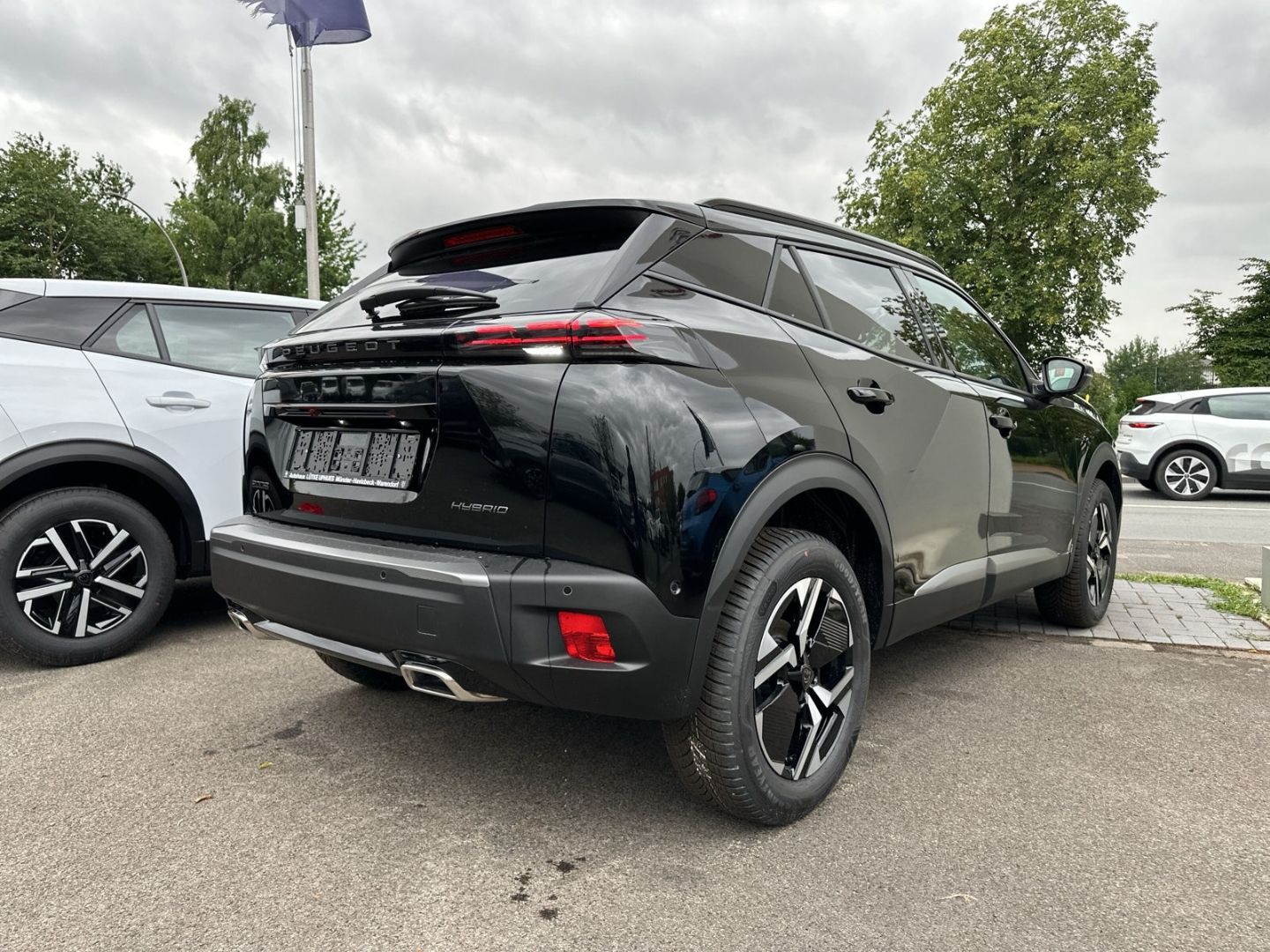 Fahrzeugabbildung Peugeot 2008 ALLURE HYBRID 145 e-DSC6 Navi LED ACC SHZ